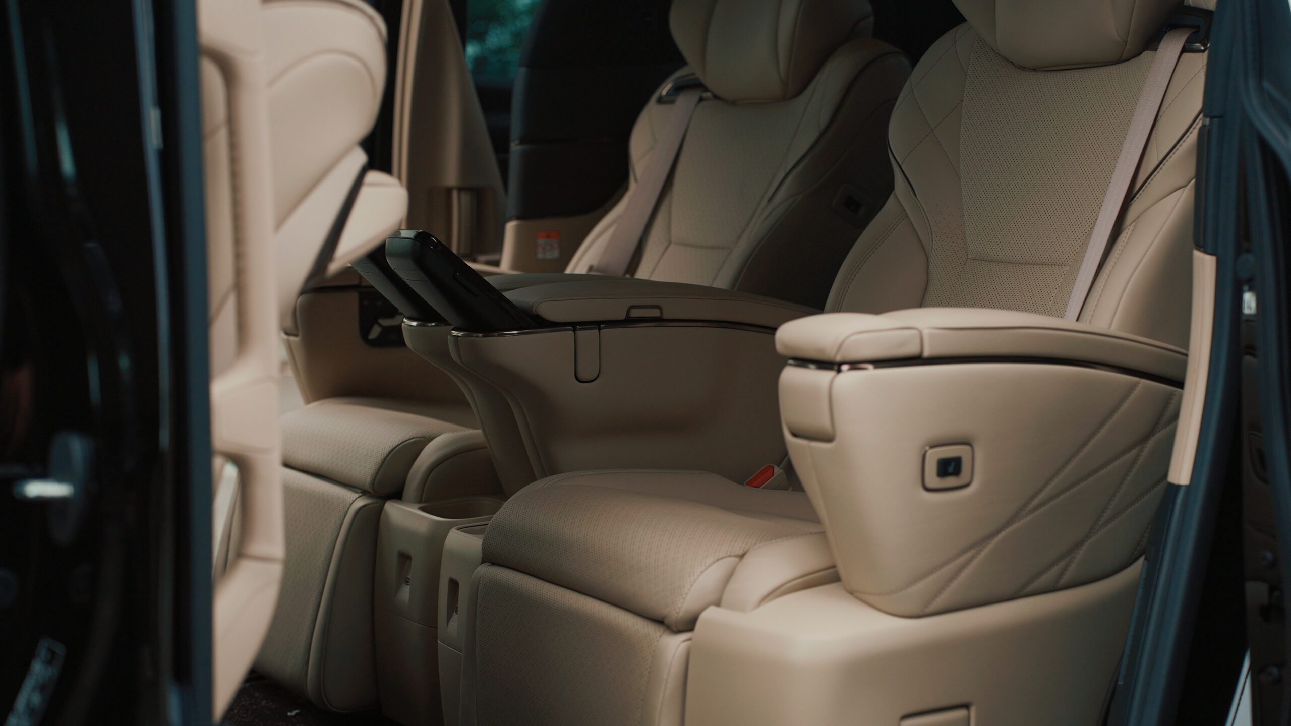 2025年式 Alphard Executive Lounge