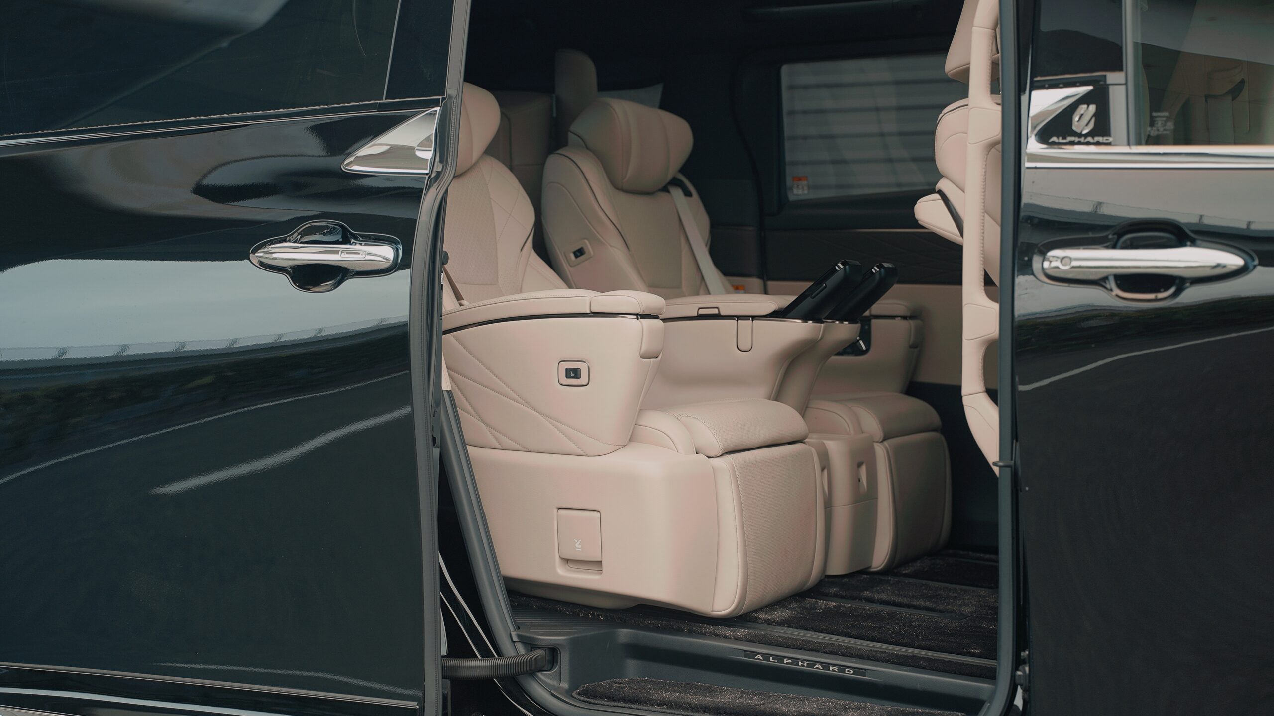 2025年式 Alphard Executive Lounge